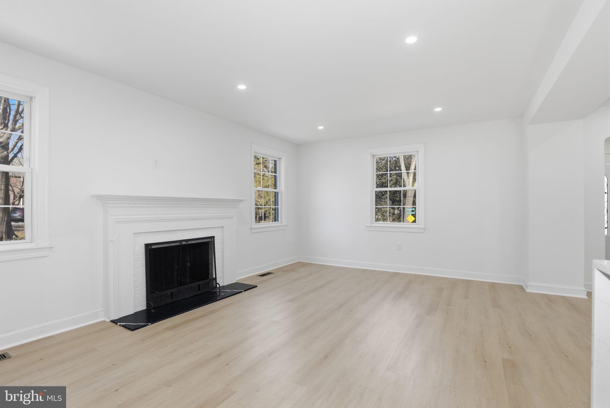 SEVEN OAKS - Residential