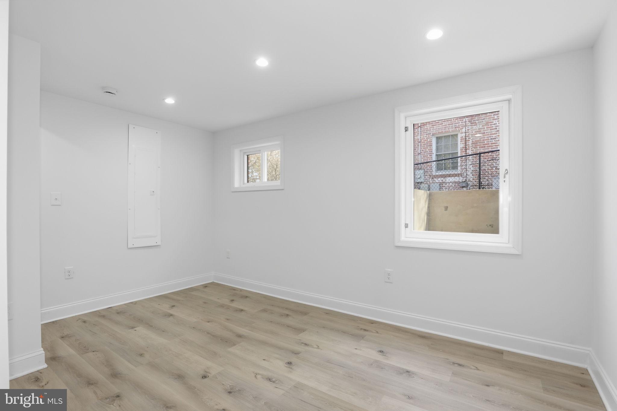 SEVEN OAKS - Residential