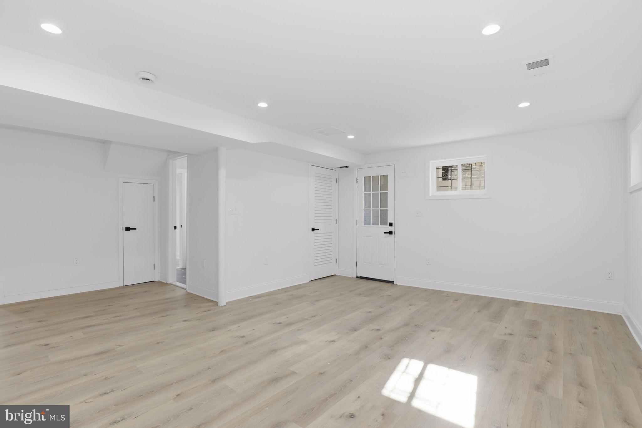 SEVEN OAKS - Residential