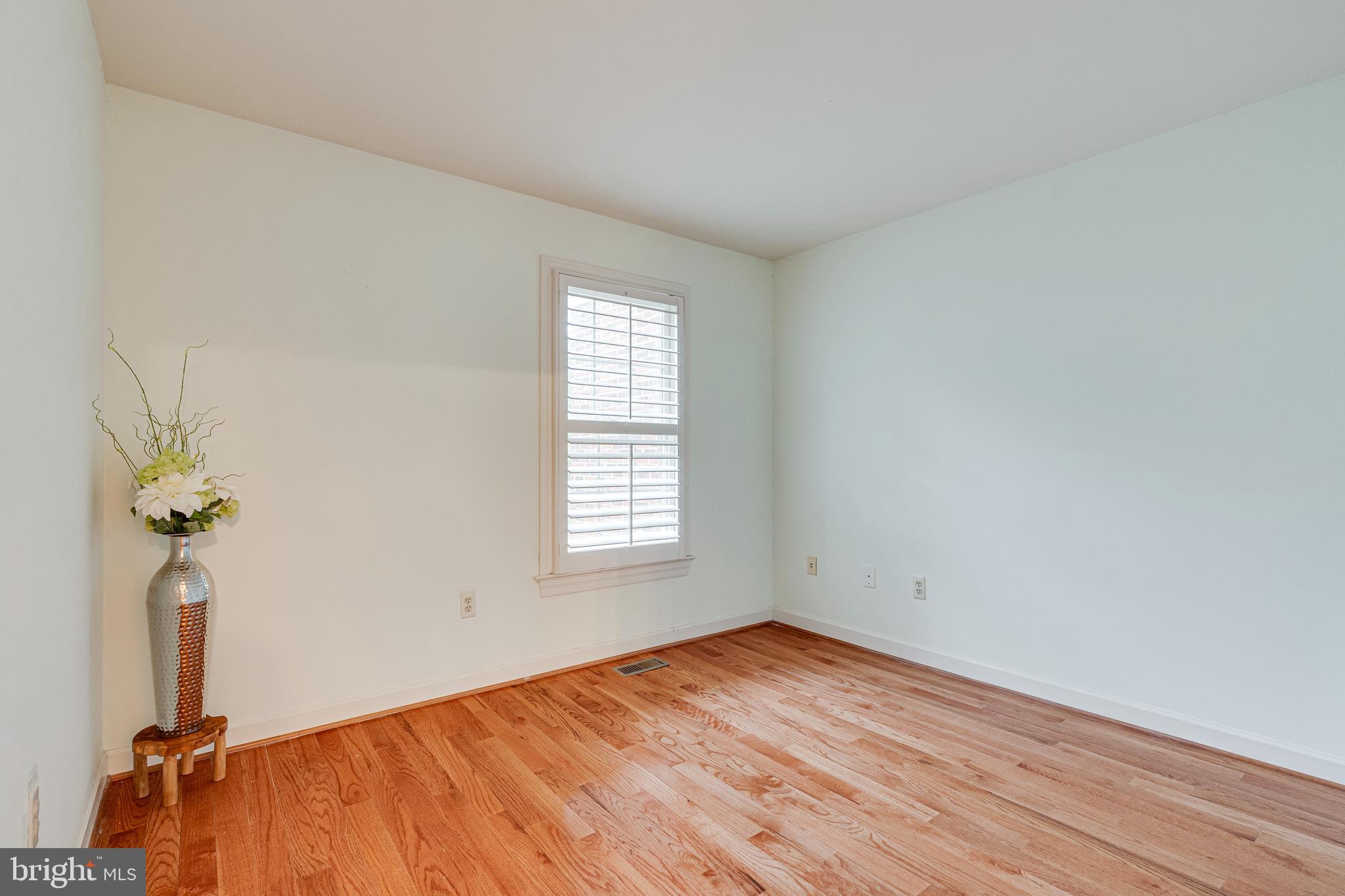 POTTERS GLEN - Residential Lease