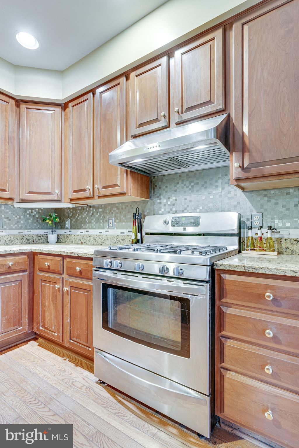 POTTERS GLEN - Residential Lease