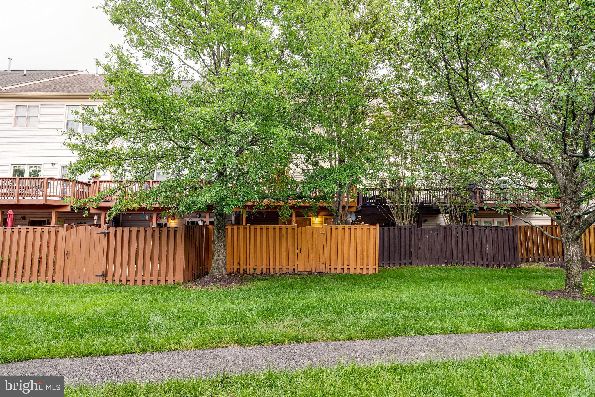 POTTERS GLEN - Residential Lease