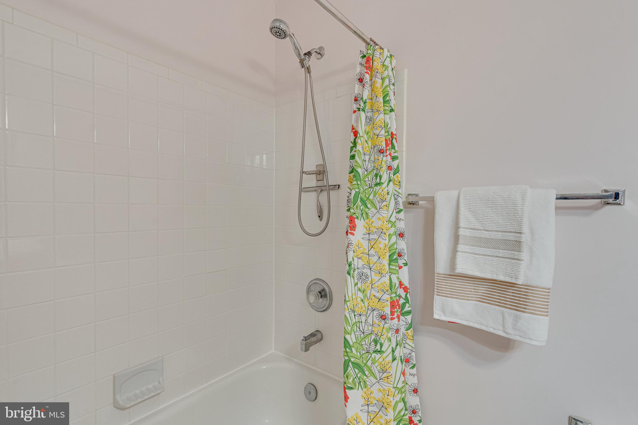 POTTERS GLEN - Residential Lease