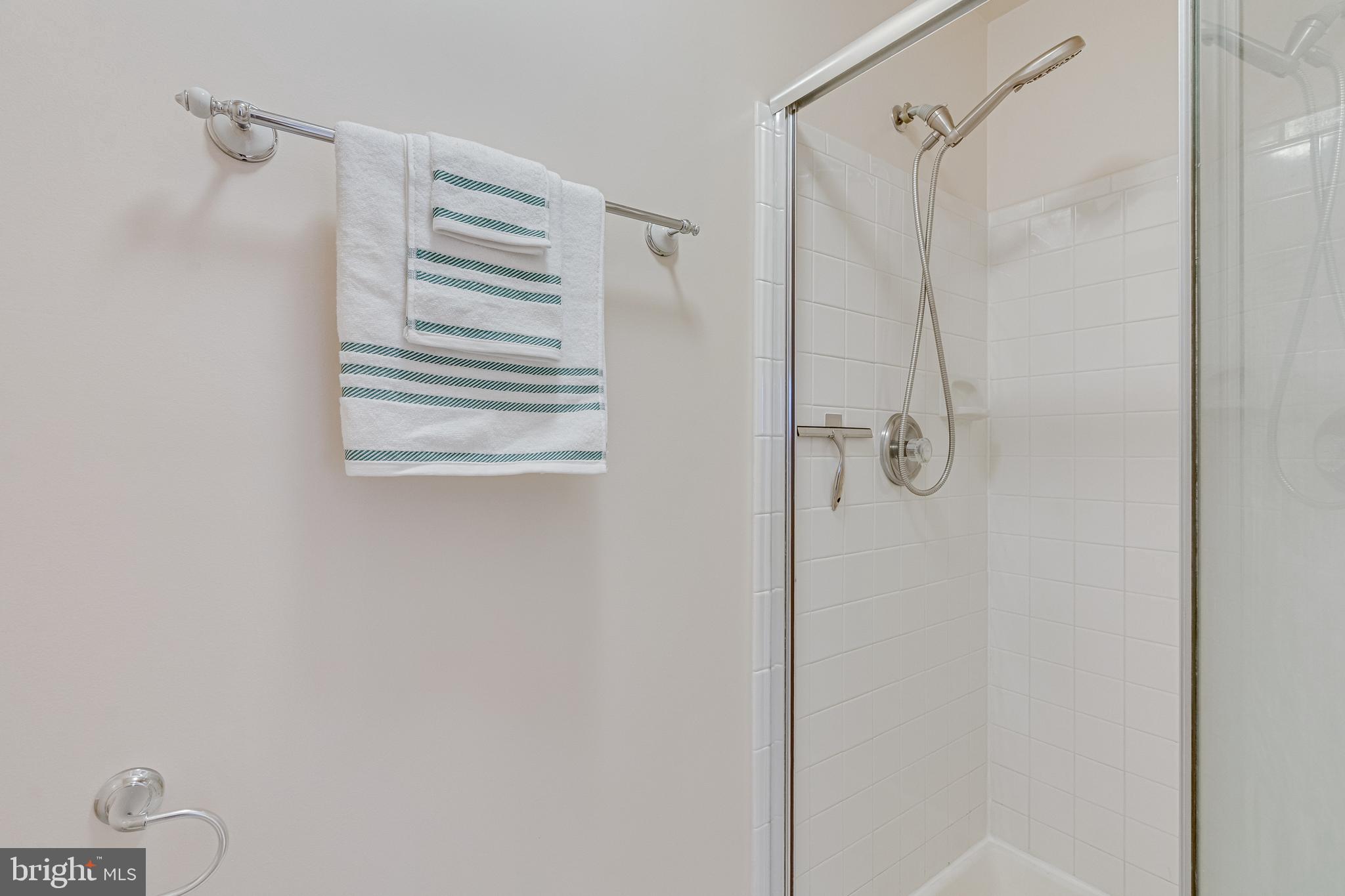 POTTERS GLEN - Residential Lease