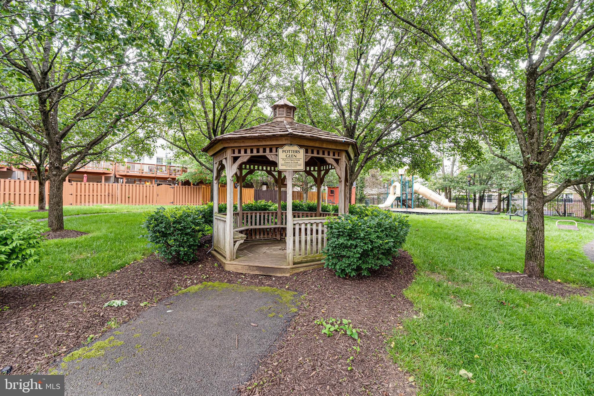 POTTERS GLEN - Residential Lease