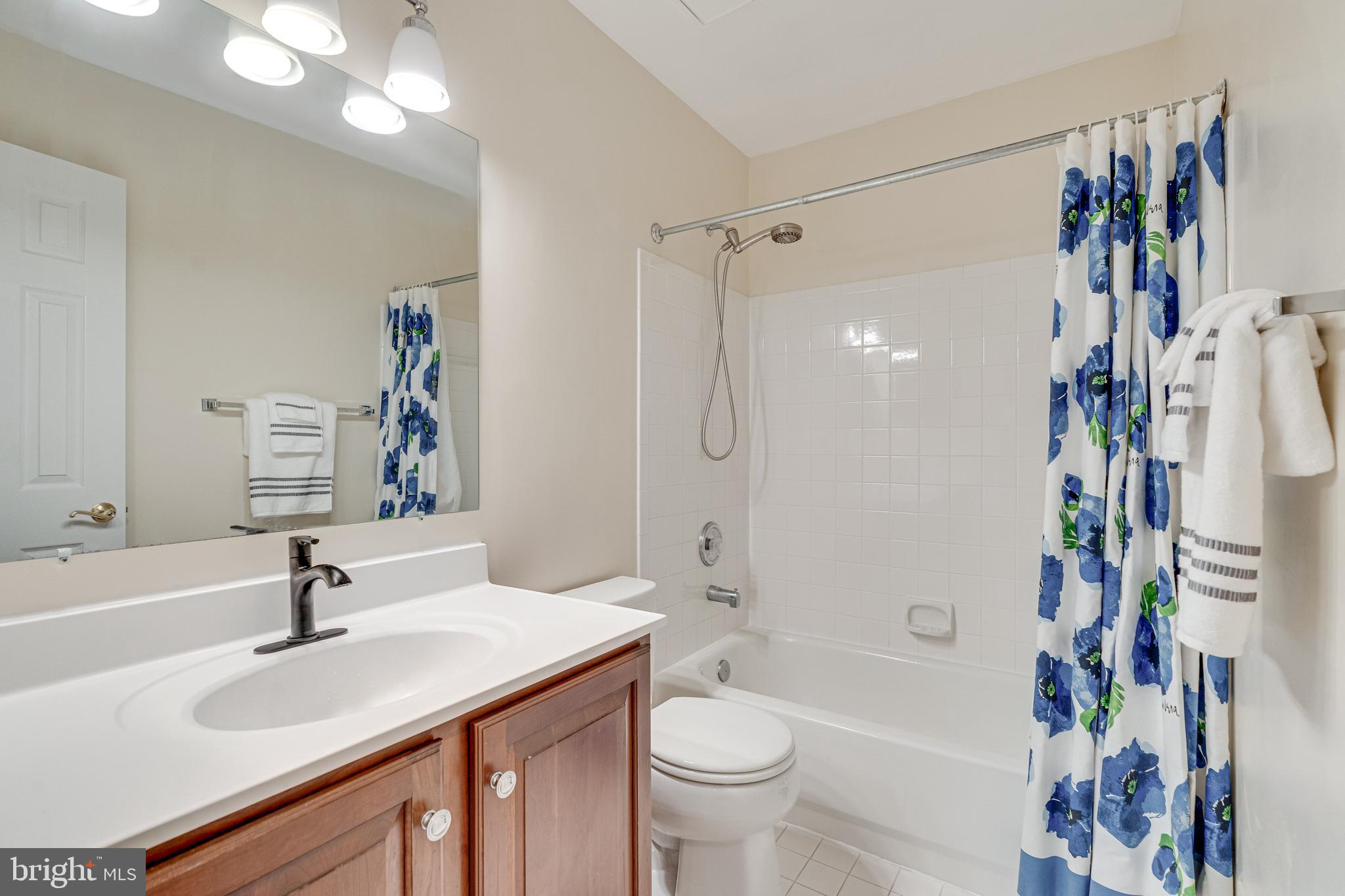 POTTERS GLEN - Residential Lease