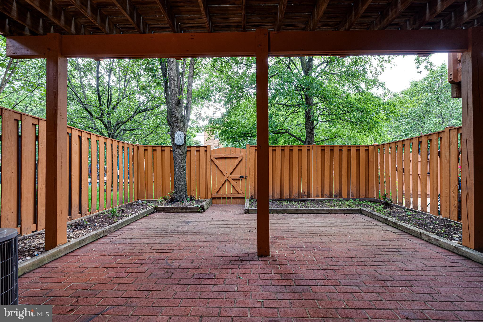 POTTERS GLEN - Residential Lease