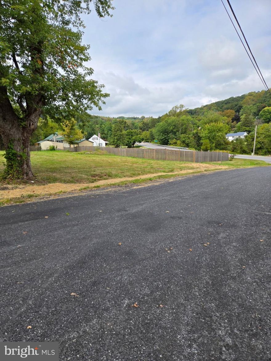 Flat mostly cleared 2.25 acre residential building lot.  Beautiful mountain views.   Great location.   Minutes from Ft Ritchie, Blue Ridge Summit and Thurmont.
