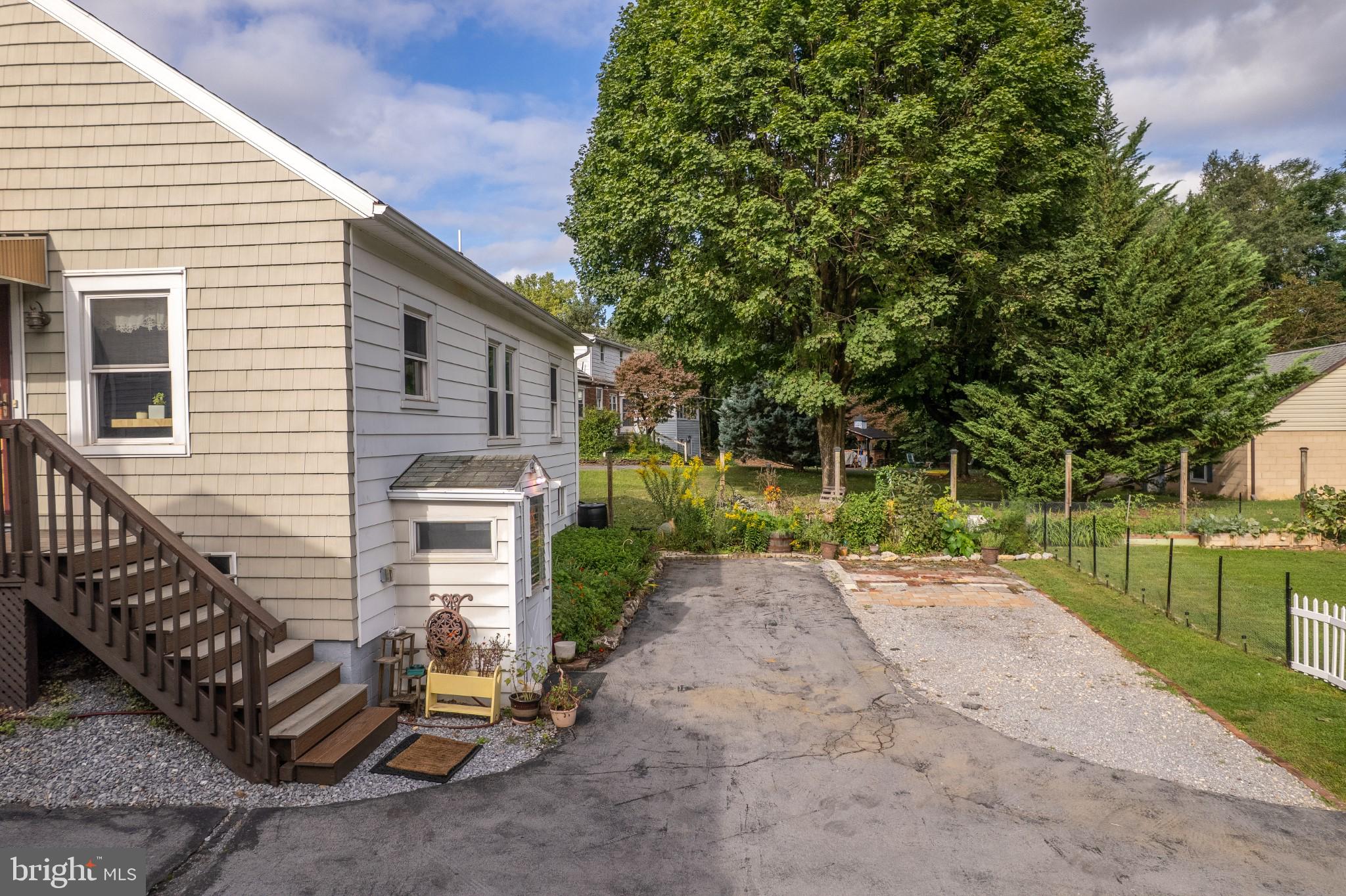 469 ROXBURY ROAD