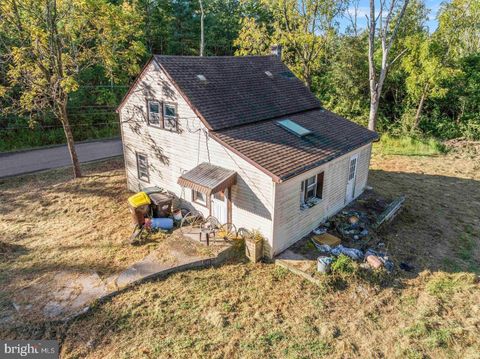 1270 FENNEL ROAD PENNSBURG PA 18073