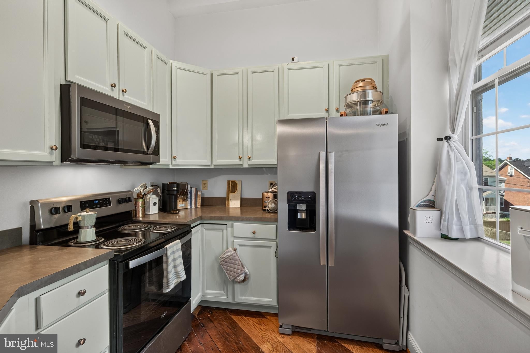 541 WASHINGTON AVENUE #202