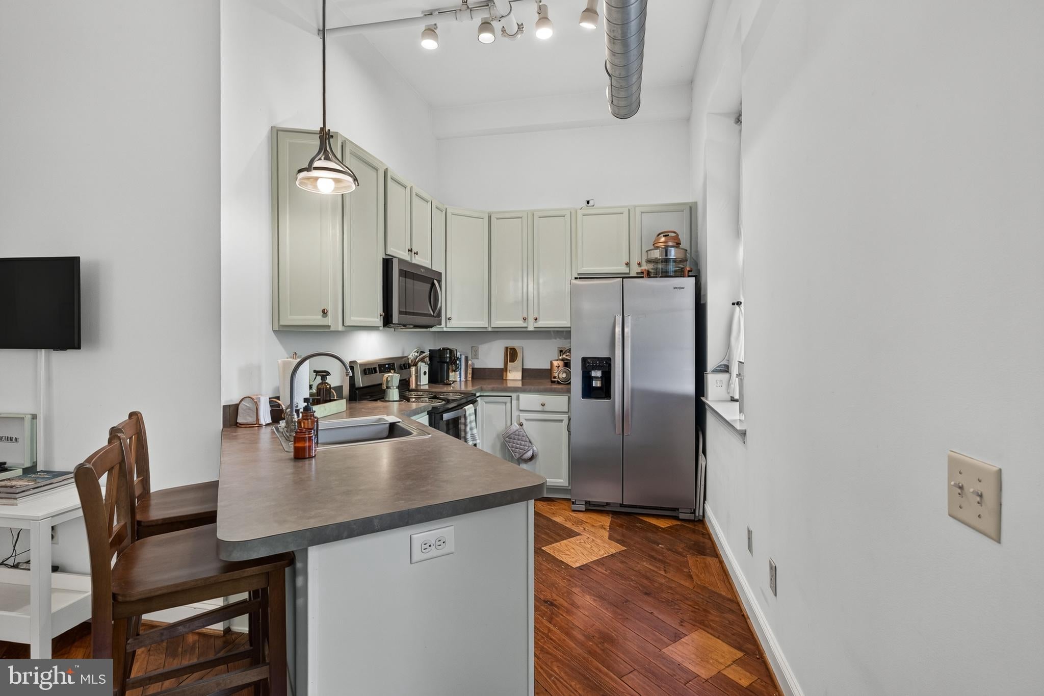 541 WASHINGTON AVENUE #202