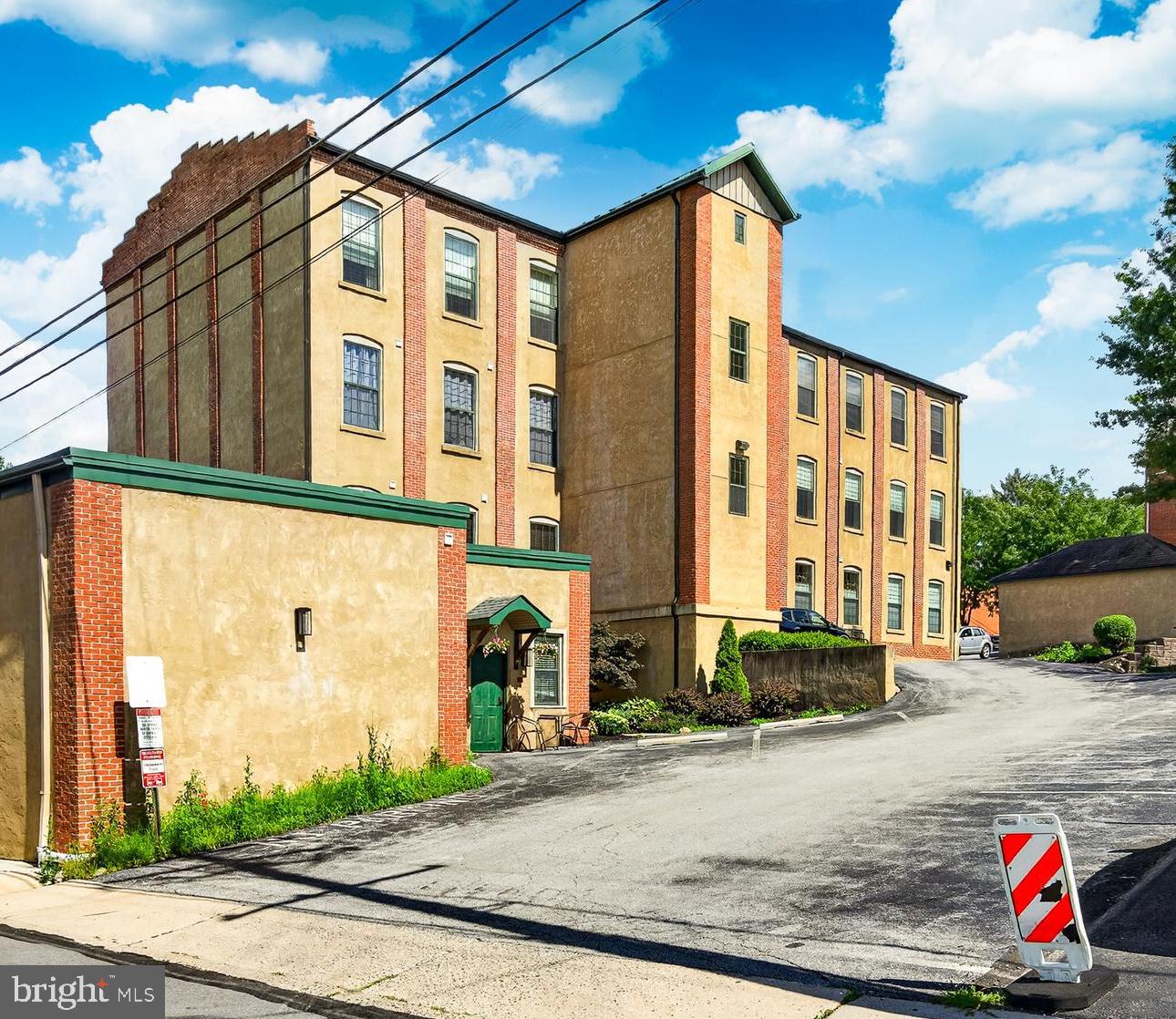 541 WASHINGTON AVENUE #202