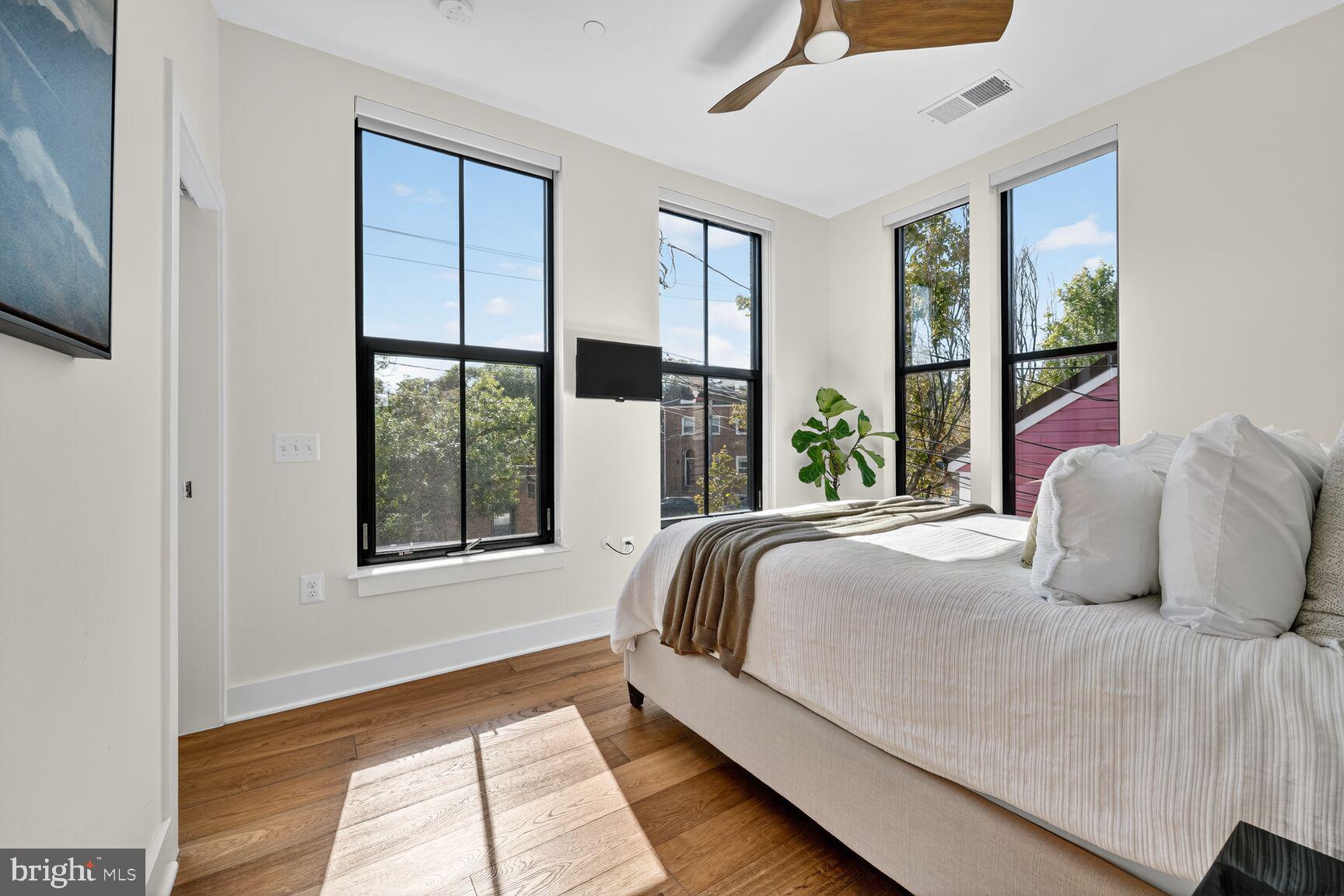 OLD TOWN ALEXANDRIA - Residential