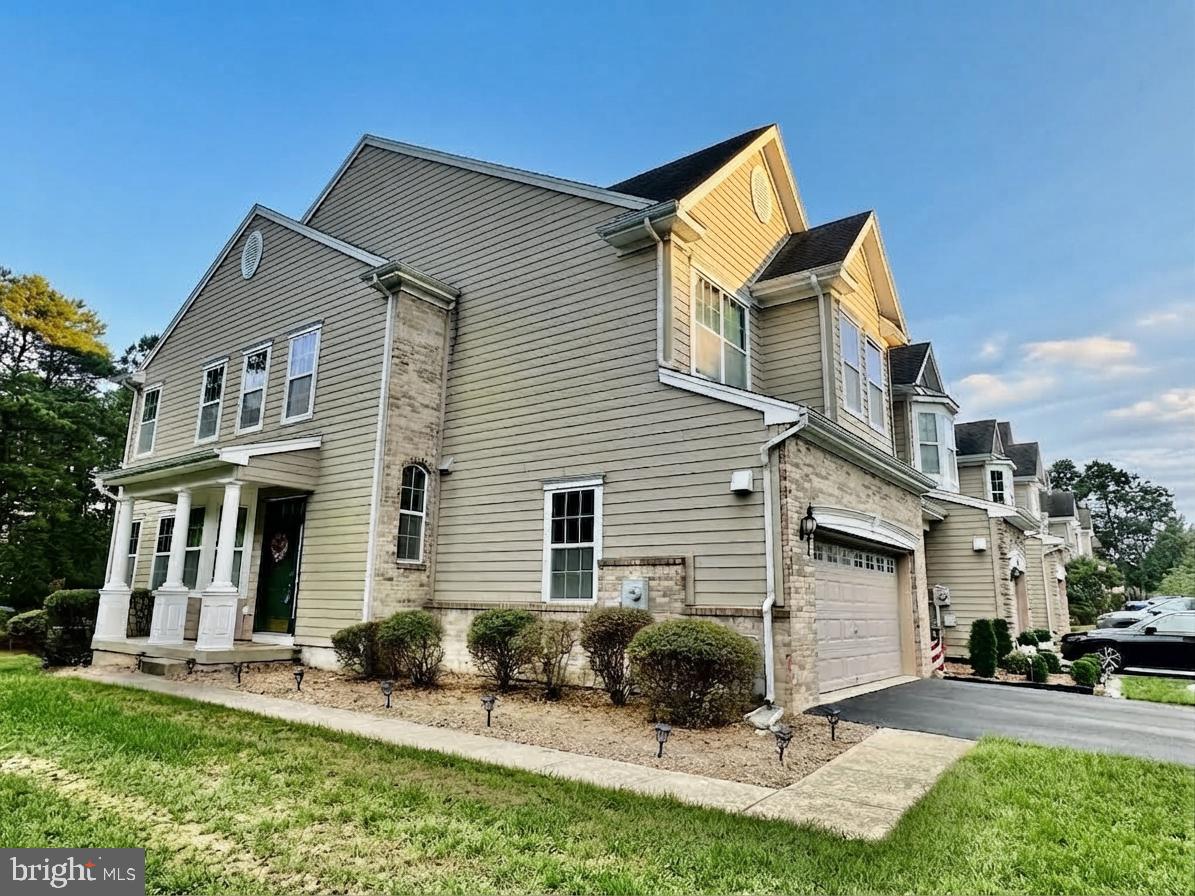 281 HAWTHORNE LANE