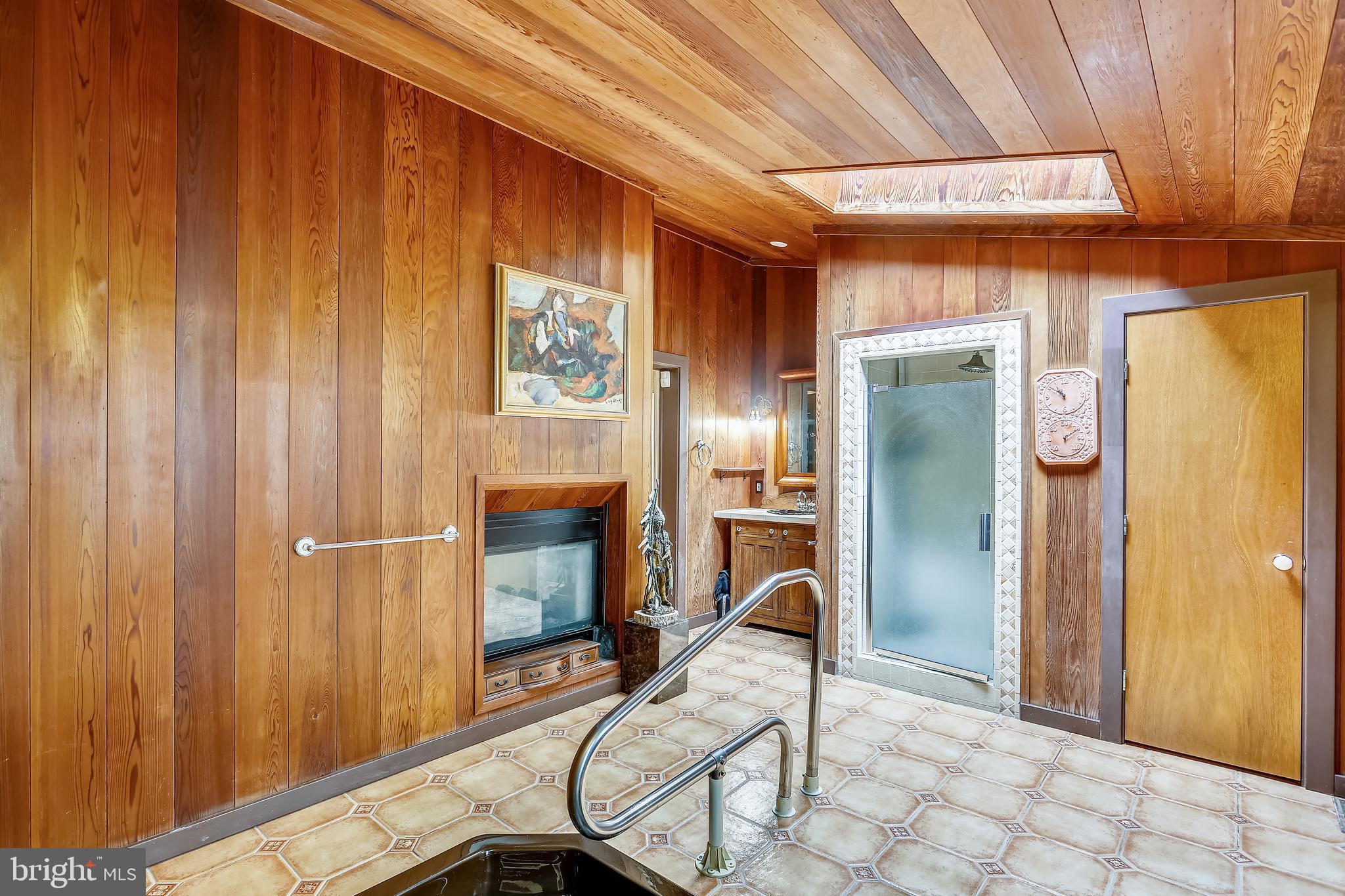 POTOMAC OUTSIDE - Residential