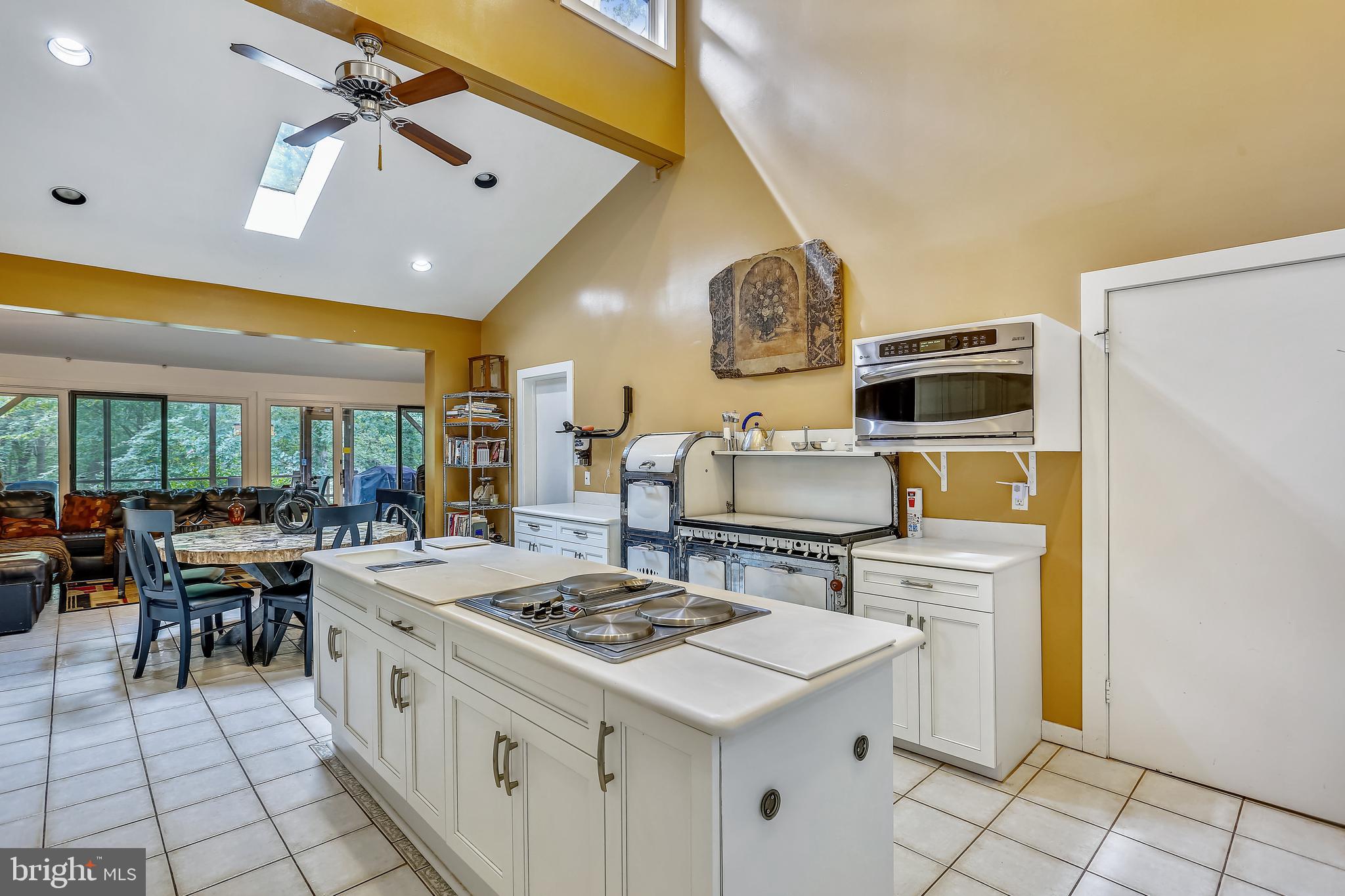 POTOMAC OUTSIDE - Residential