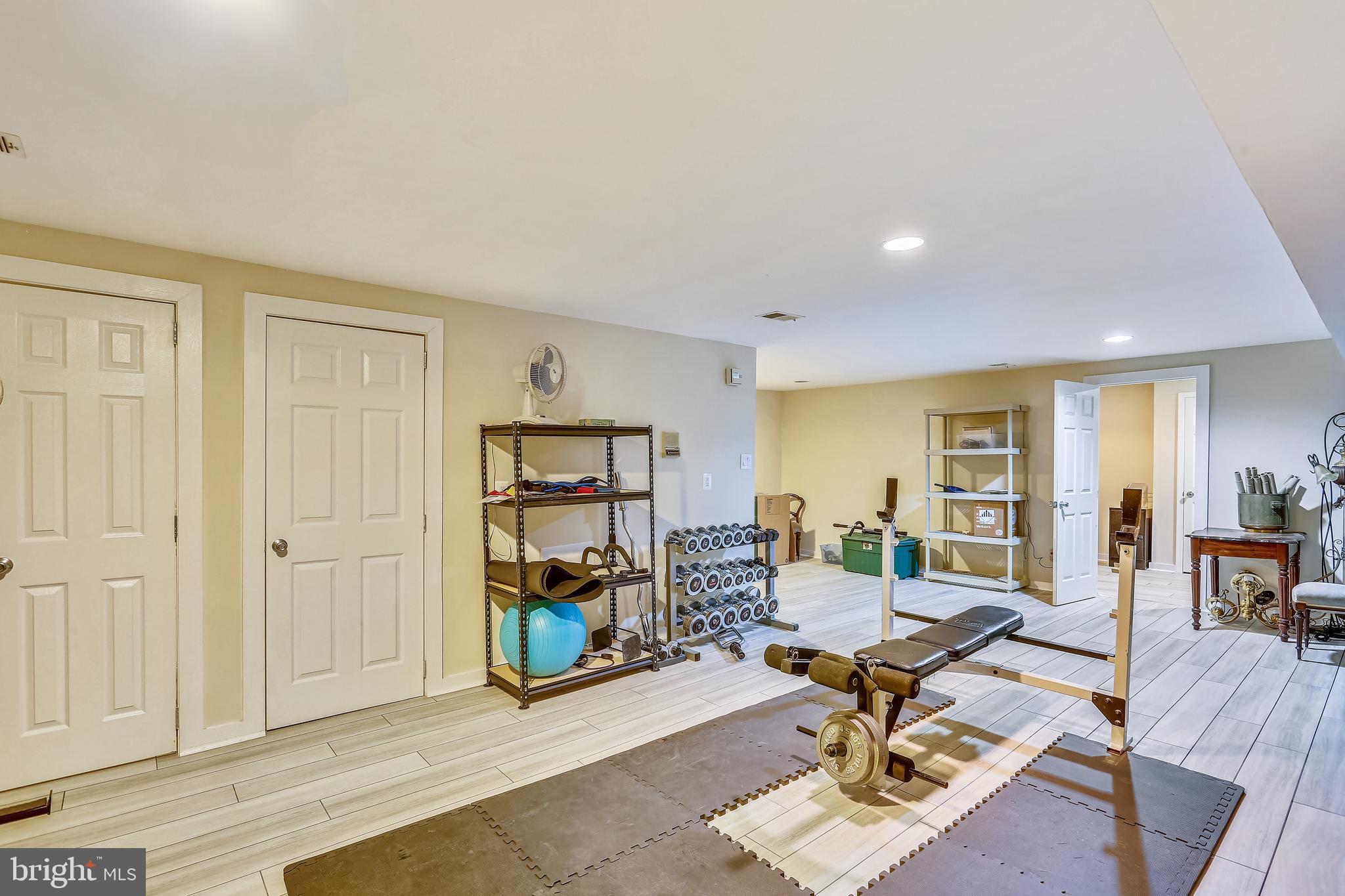 POTOMAC OUTSIDE - Residential