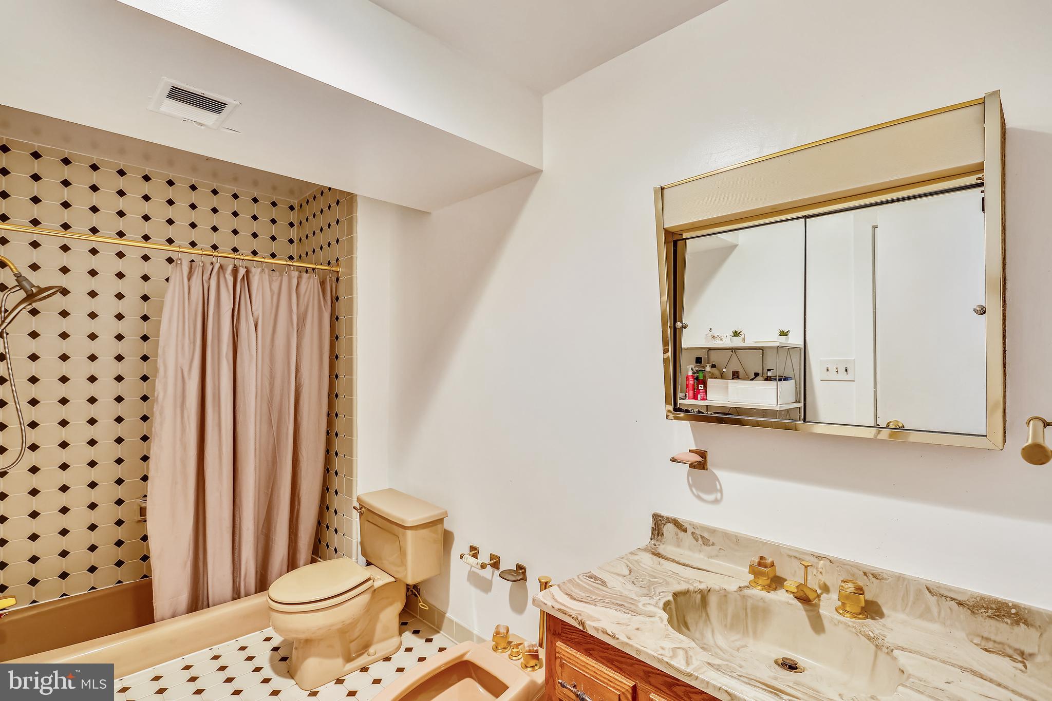 POTOMAC OUTSIDE - Residential