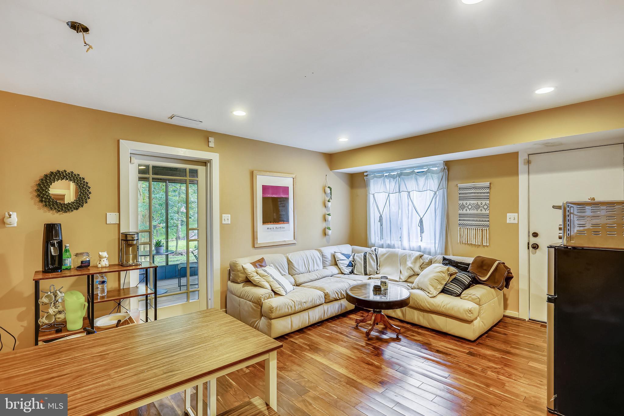 POTOMAC OUTSIDE - Residential