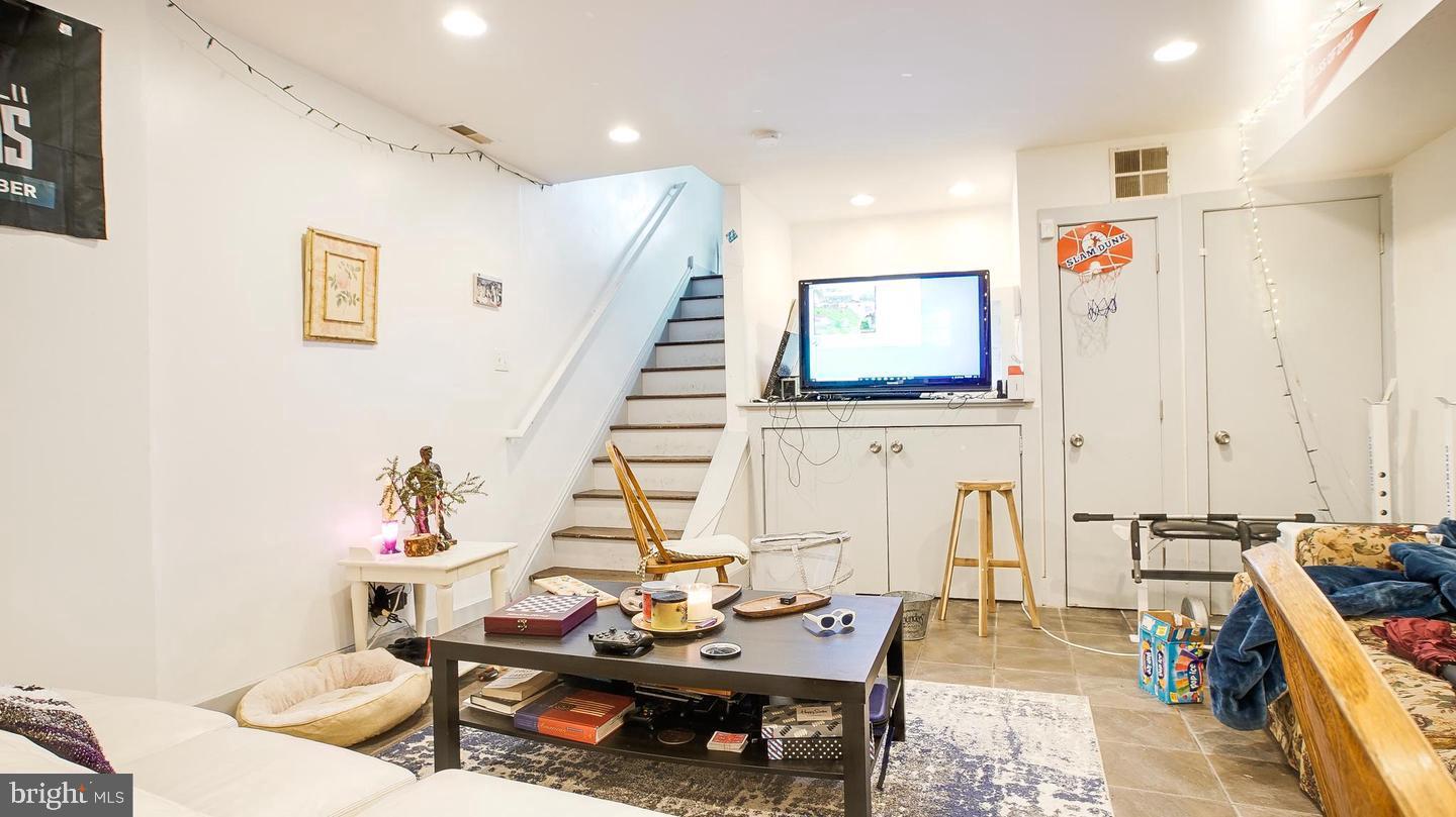 TEMPLE UNIVERSITY - Residential Lease