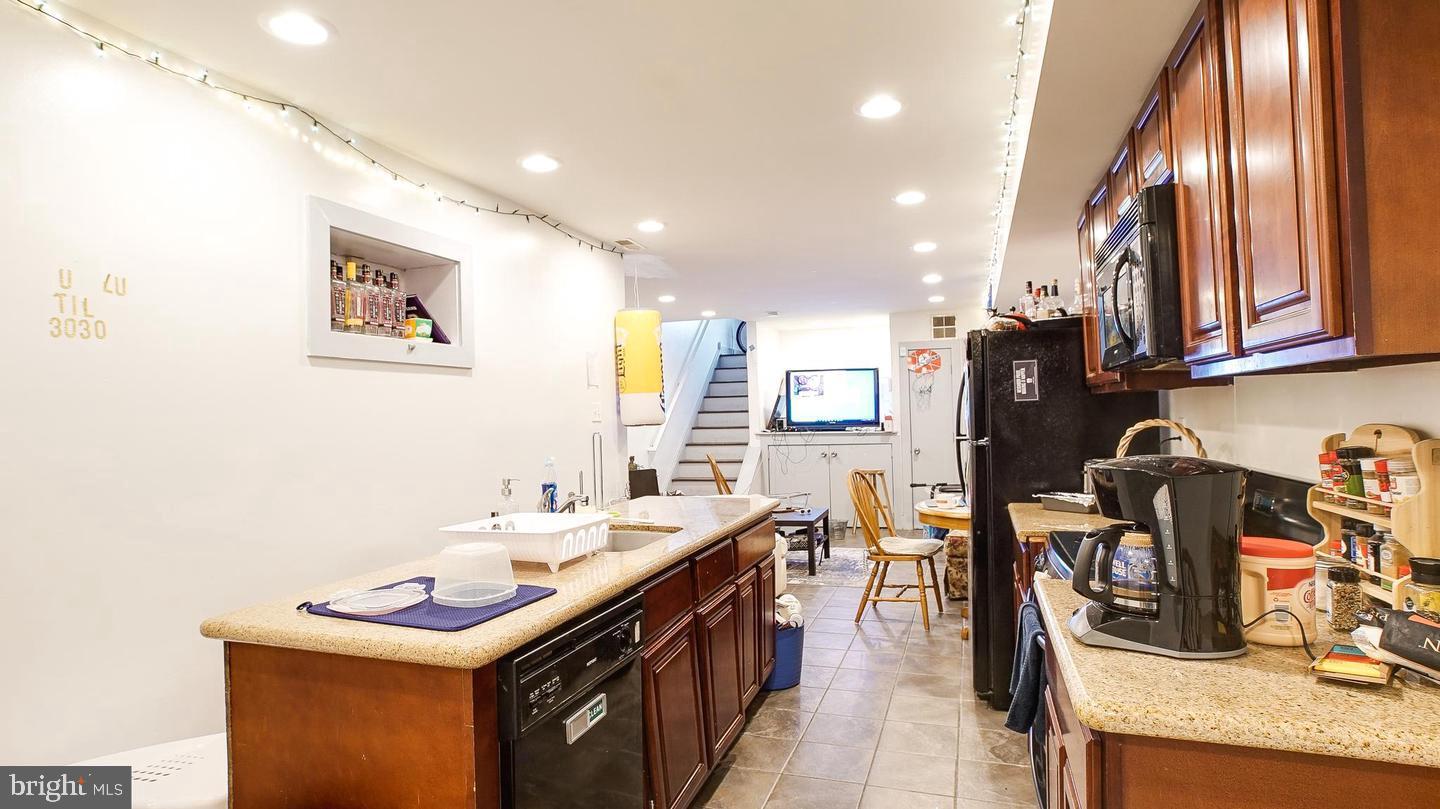 TEMPLE UNIVERSITY - Residential Lease