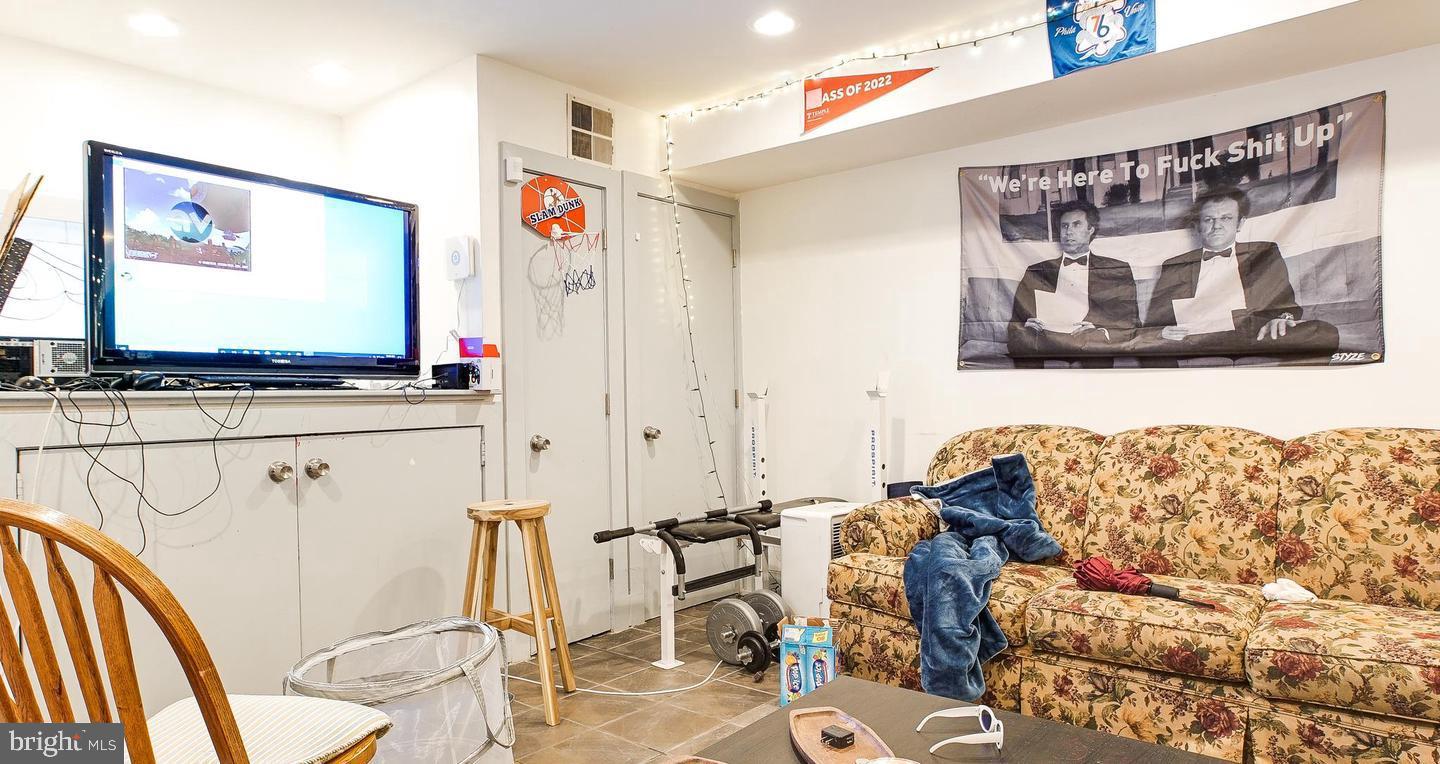 TEMPLE UNIVERSITY - Residential Lease