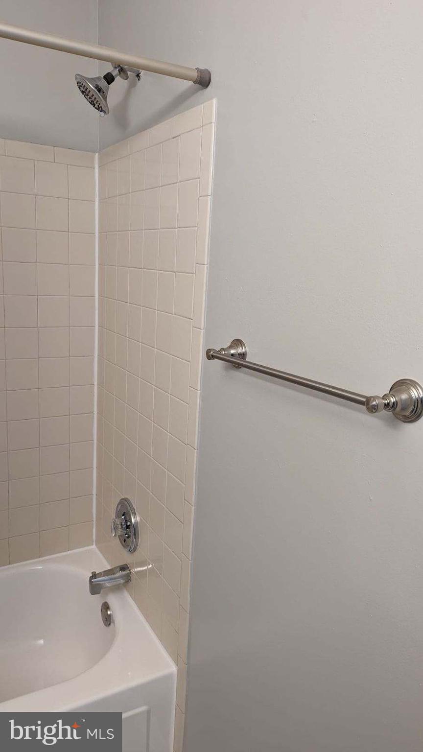 THE TIERS OF WALDEN - Residential Lease