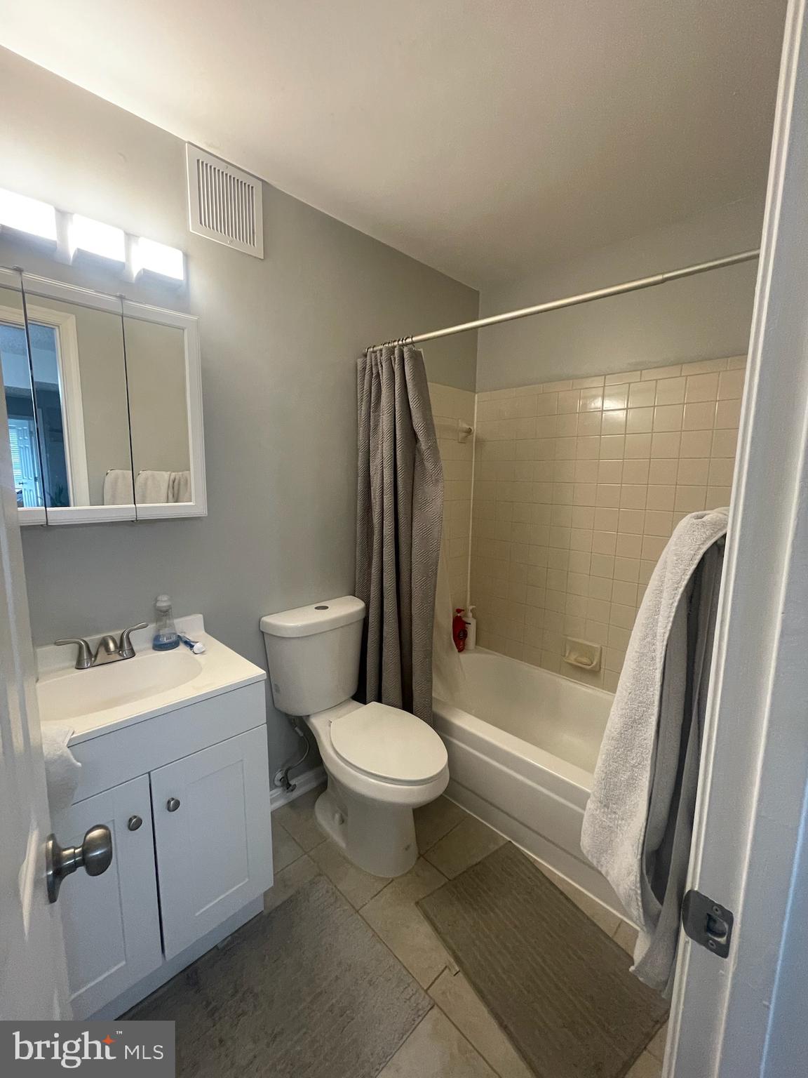 THE TIERS OF WALDEN - Residential Lease