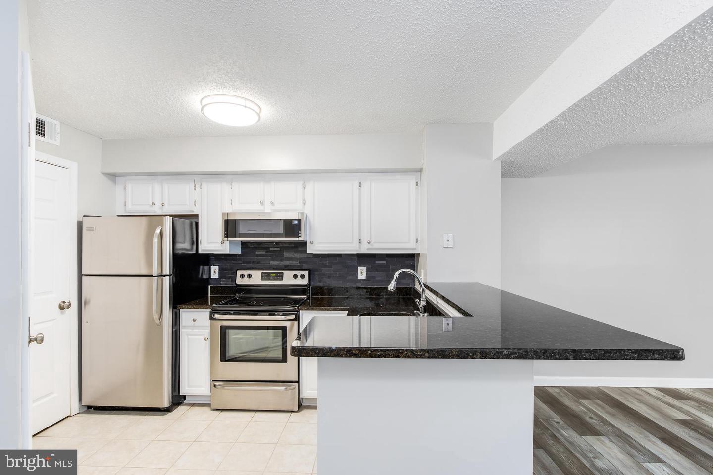 THE TIERS OF WALDEN - Residential Lease