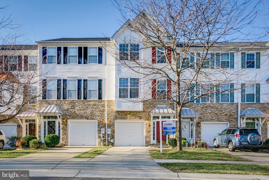 Welcome to 6042 Blue Point Ct. Beautiful spacious stone front townhome located in River Hill Community. Beautiful hardwood floors throughout 1st, 2nd, and 3rd level. Three story bump out skylight 9ft ceilings. Finished basement with rec room and walkout, Master bedroom with luxurious bath and 2 walk-in closets. Walking distance to shopping plaza, gym and restaurants. Landlord is looking for ONLY long term lease tenant. Min 24months lease

RECENTLY UPGRADE ITEMS: FRESH PAINT THORUGHOUT THE ENTIRE HOSUE. UPGRADE BATHROOM FLOOR TILE, MIRRORS, NEW STOVE, NEW MICROWAVE OVEN, NEW BLINDS