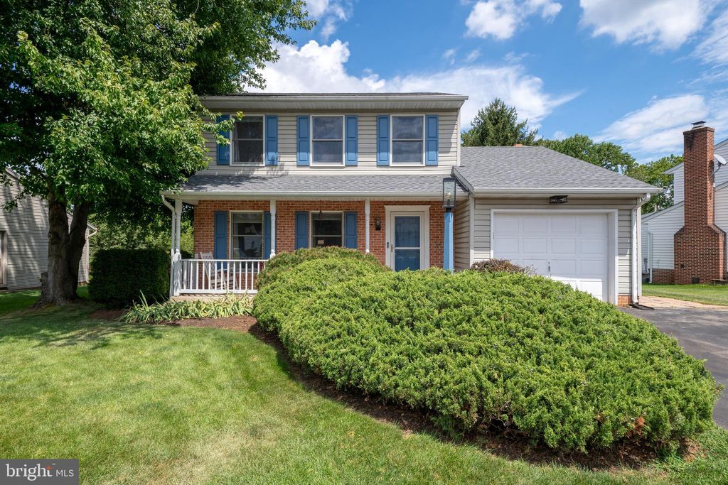 Photo of 891 PARKSIDE LN, LANCASTER, PA 17601 (MLS # PALA2039024)