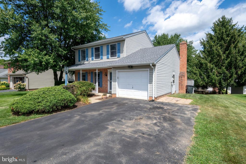 Photo of 891 PARKSIDE LN, LANCASTER, PA 17601 (MLS # PALA2039024)