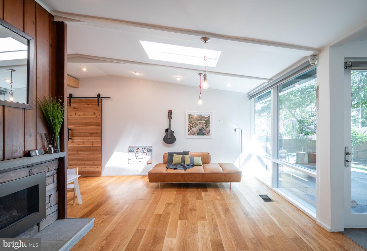 PINE SPRING - Residential