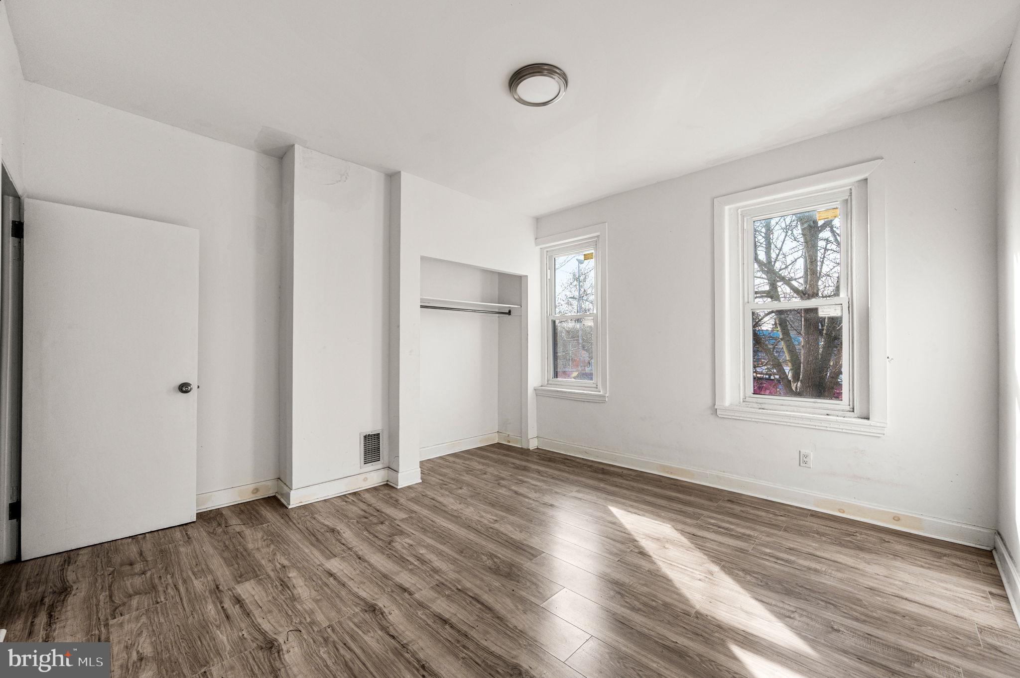 SQUIRREL HILL - Residential