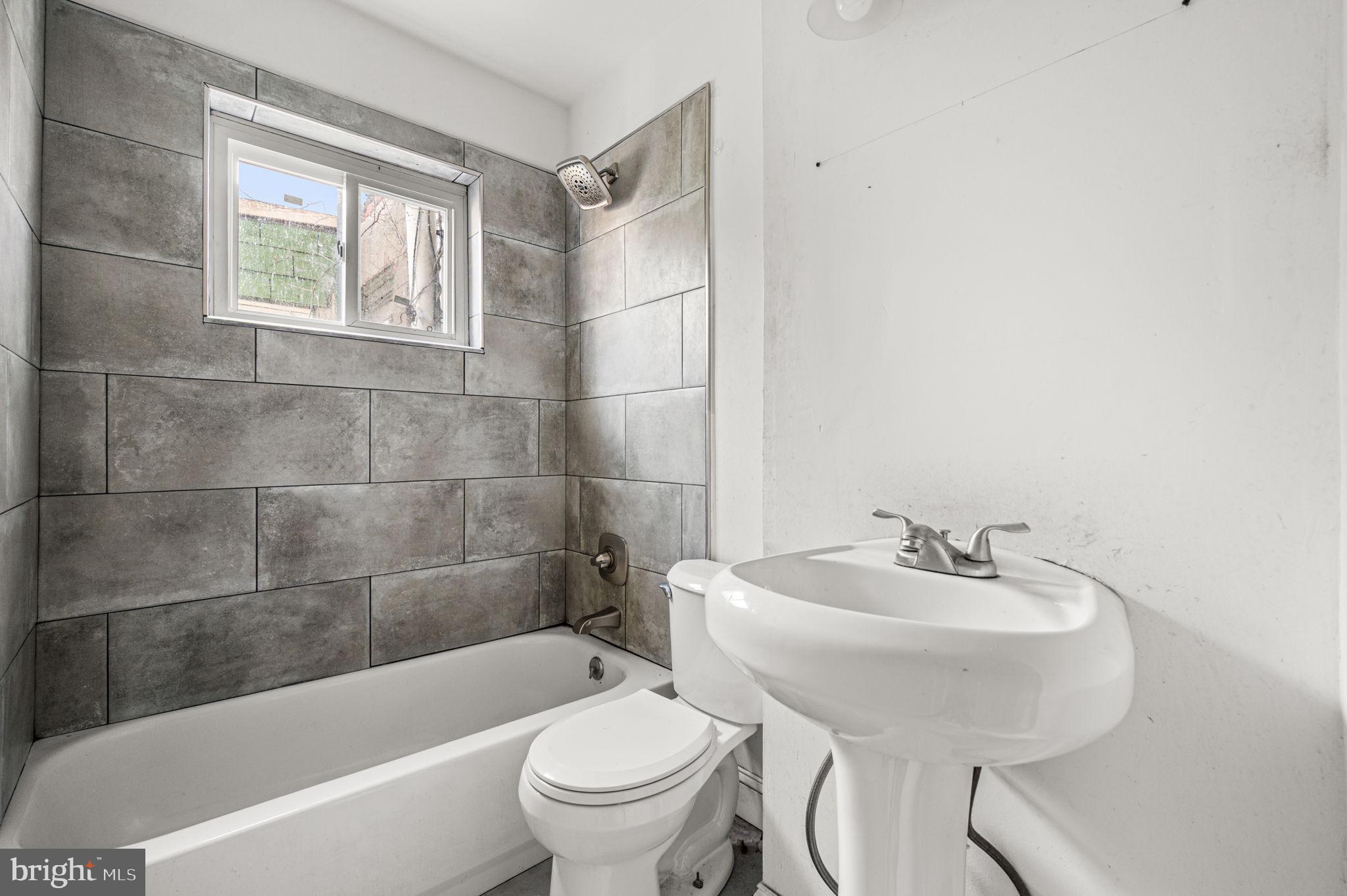 SQUIRREL HILL - Residential