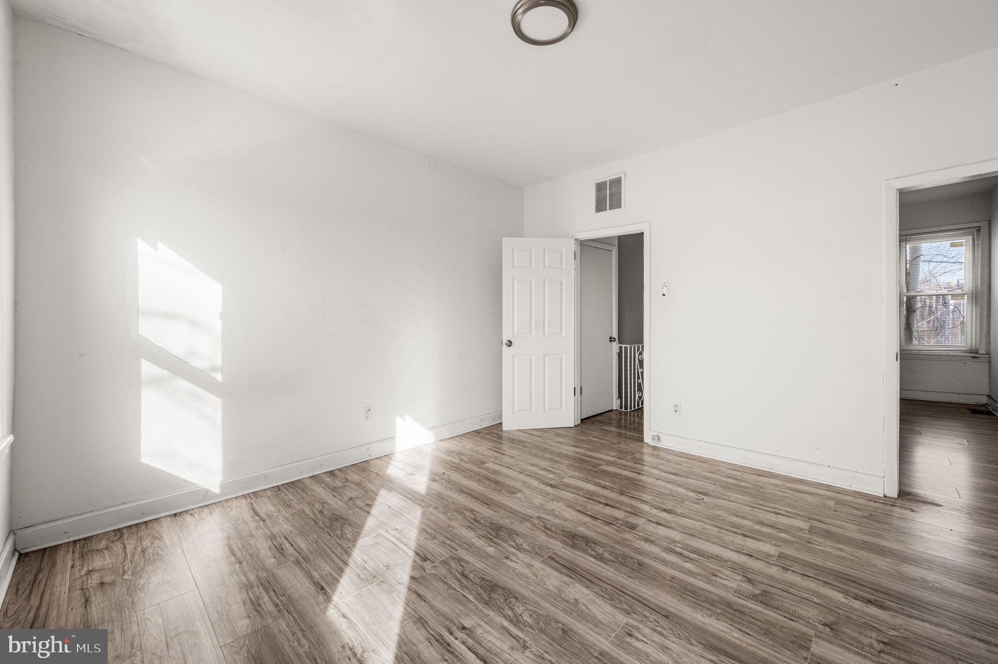 SQUIRREL HILL - Residential