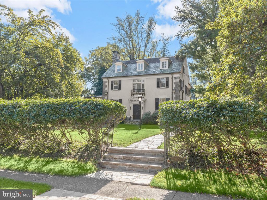 Photo of 2209 Ken Oak Road, BALTIMORE, MD 21209 (MLS # MDBA2179112)