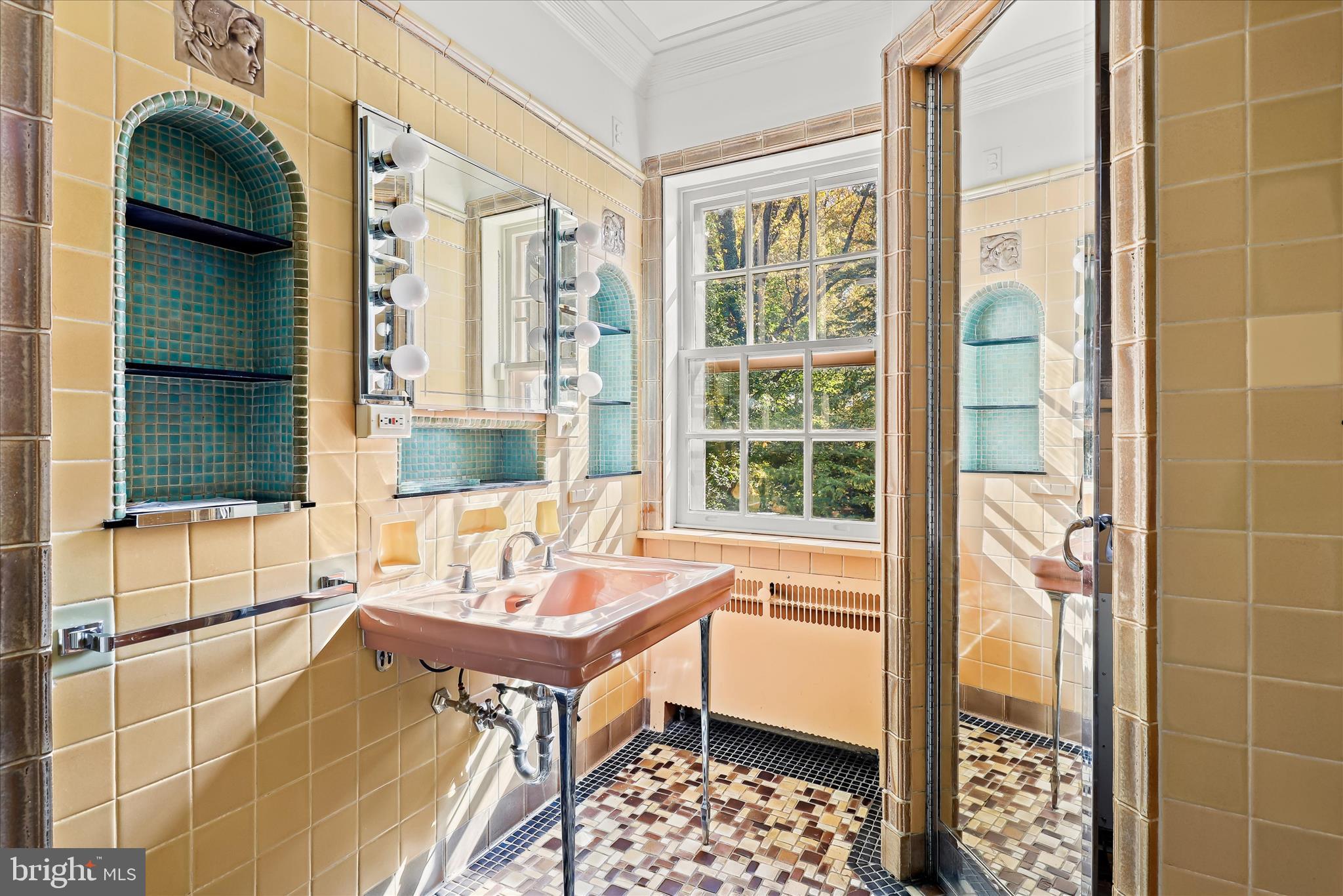 MOUNT WASHINGTON - Residential