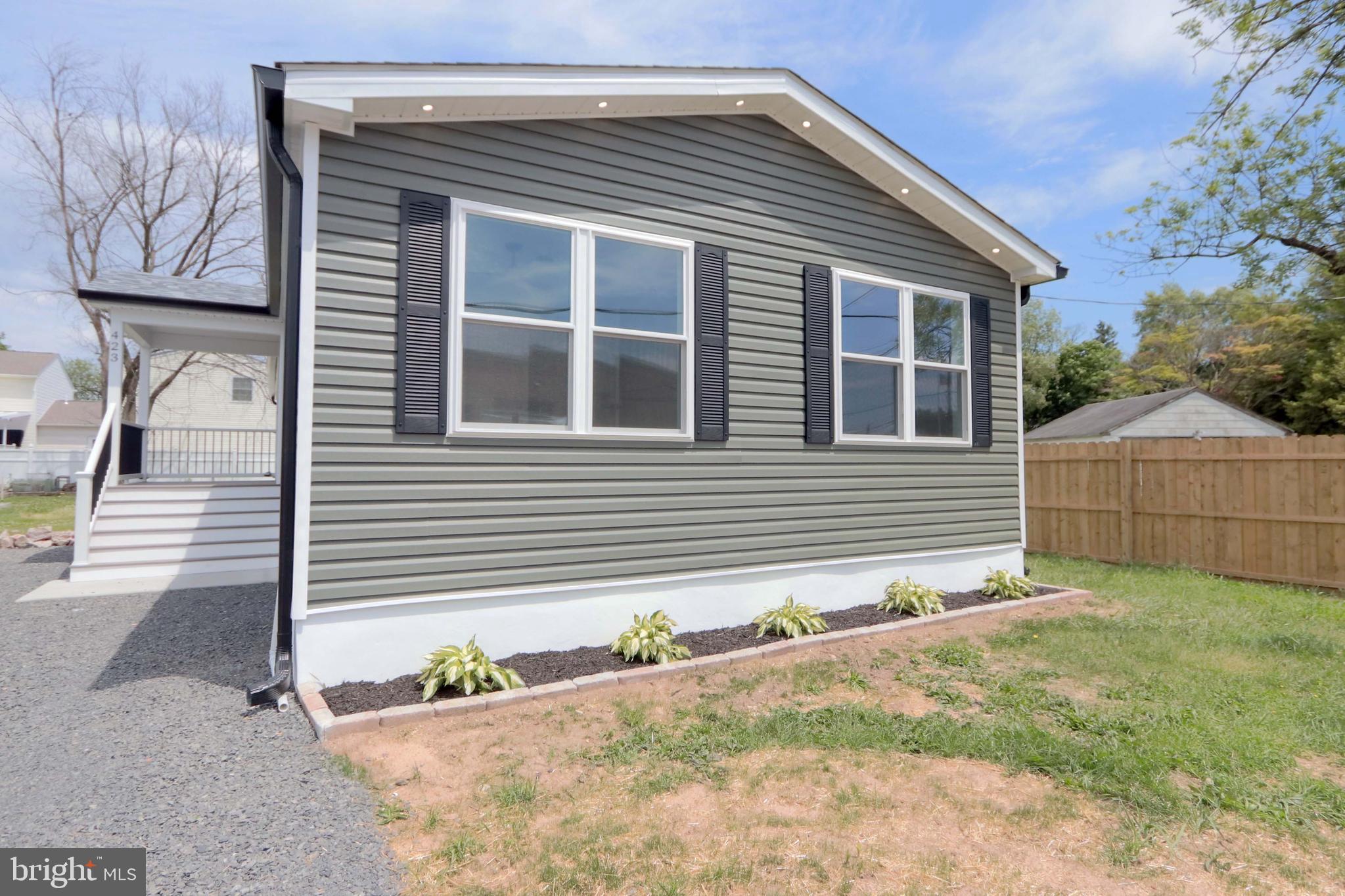 423 HEMLOCK AVENUE
