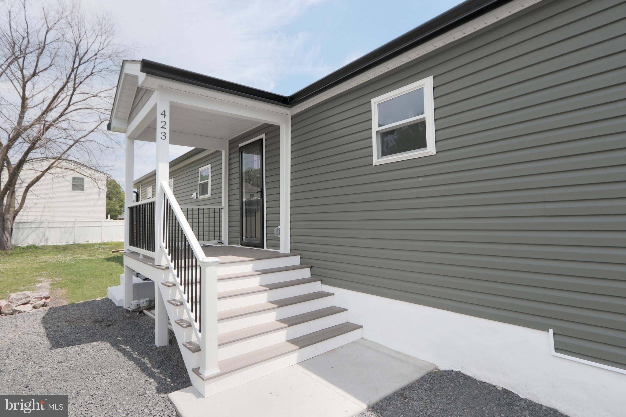 423 HEMLOCK AVENUE