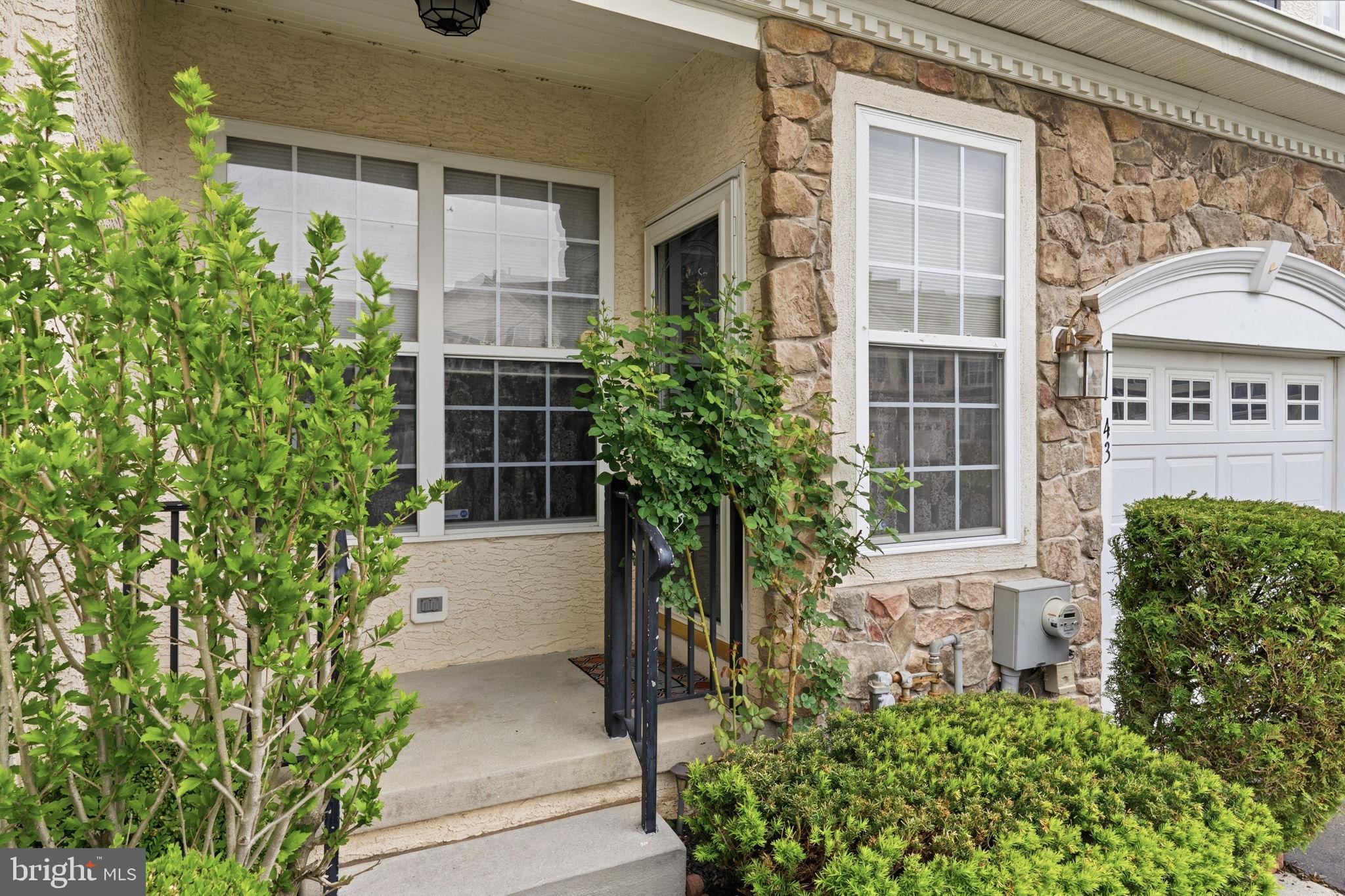 43 BRECKNOCK COURT