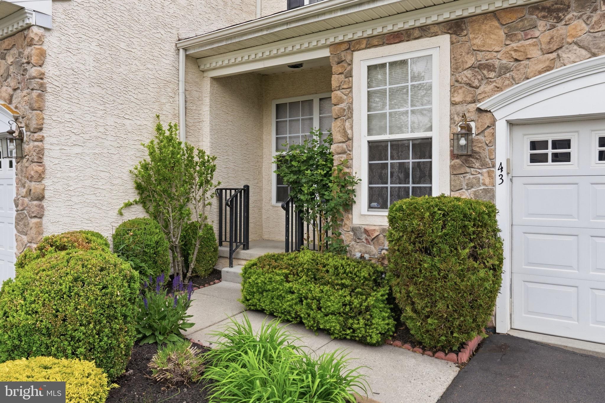 43 BRECKNOCK COURT