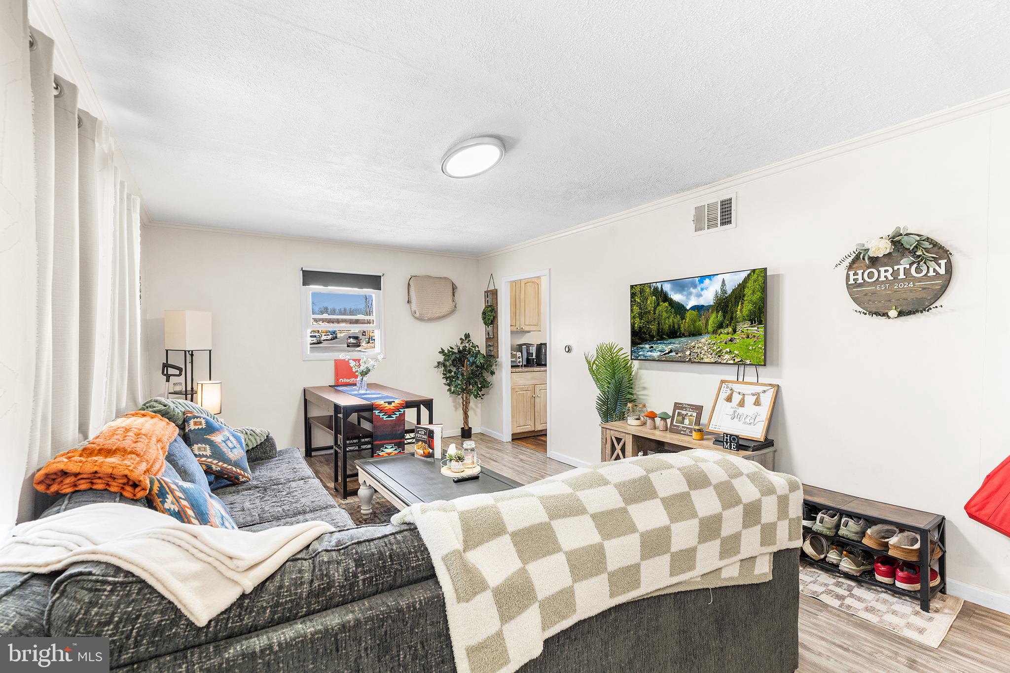 ROYAL ACRES - Residential