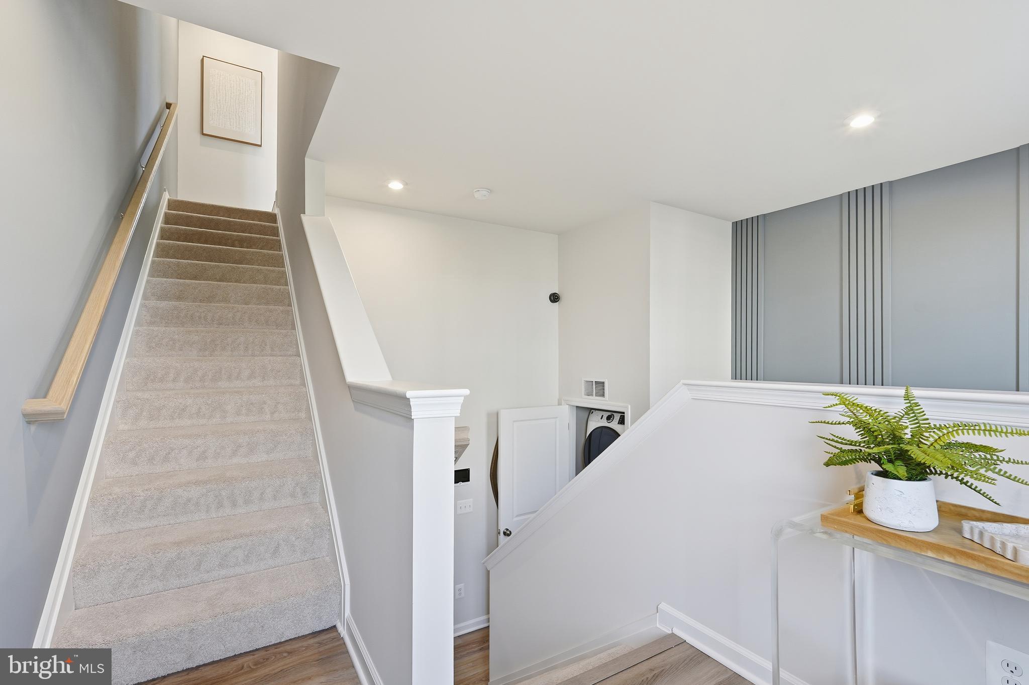 PRESIDENTS POINTE - Residential