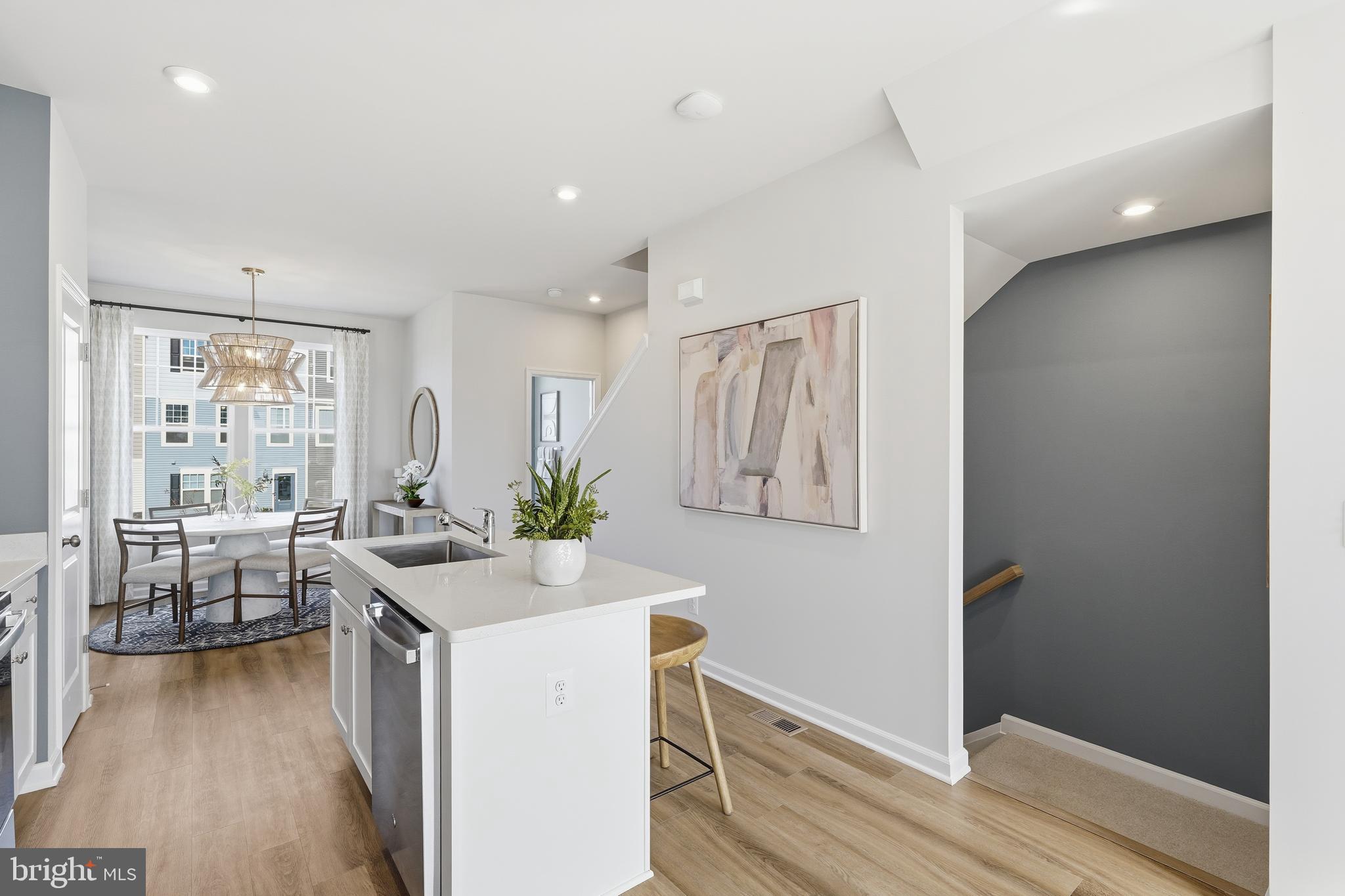 PRESIDENTS POINTE - Residential