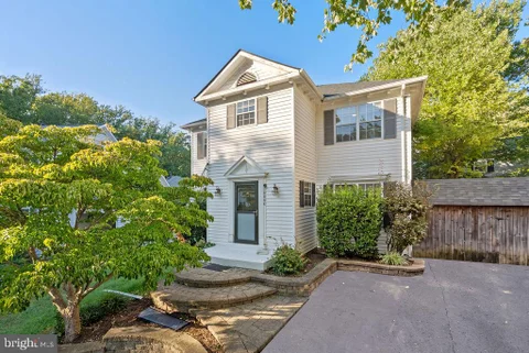 10004 Georgian Woods Court, Burke, VA MLS: VAFX2334808