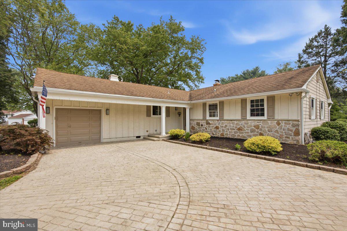 1221 CRANE DRIVE