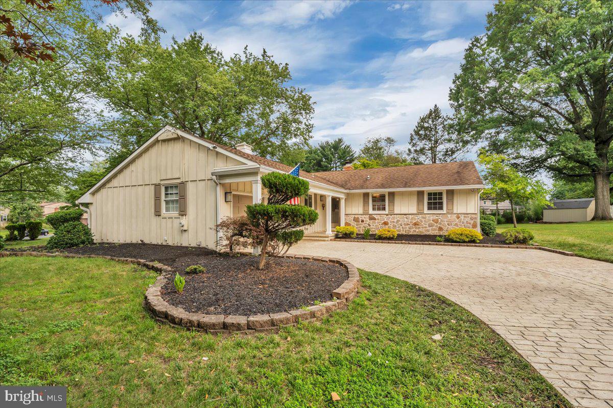 1221 CRANE DRIVE