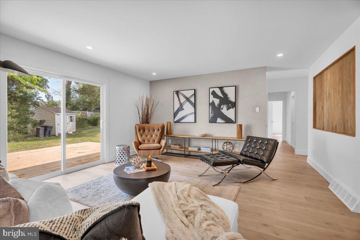 1221 CRANE DRIVE